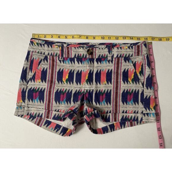 American Eagle Midi Shorts Aztec Tribal Rainbow Cuffed Stretch Shorts Size 6 - Picture 3 of 6
